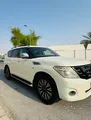 نيسان باترول بلاتينيوم 2010 - 7 مقاعد، دفع رباعي، بنزين، داخلية جلد، بسعر 33,000 ريال قطري